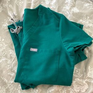 FIGS Hunter Green scrub set